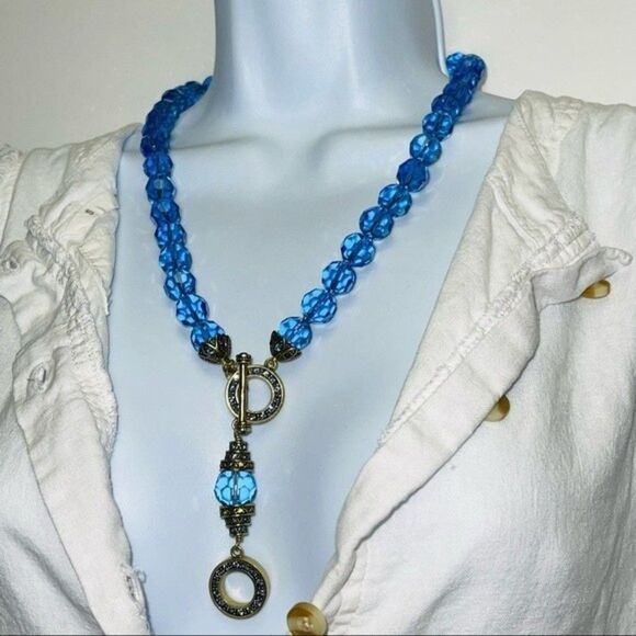 Heidi Daus Crystal Blue Beads Toggle Clasp Pendant Accente Rhinestones Necklace - Picture 2 of 13